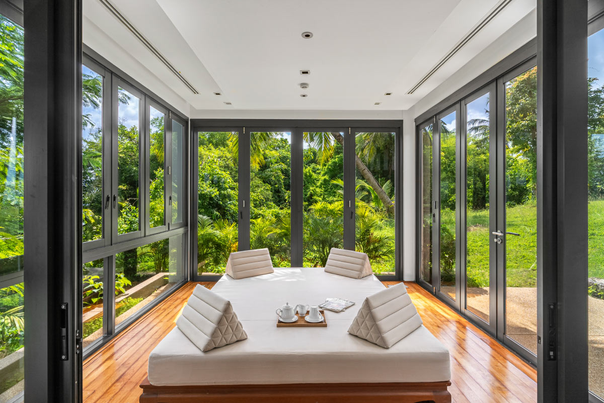 Seaview 8-bedrooms villa in Millionaire’s Mile Kamala beach (private gym, game room, trampoline, basketball ring, garden for catering; bathtub in each room)