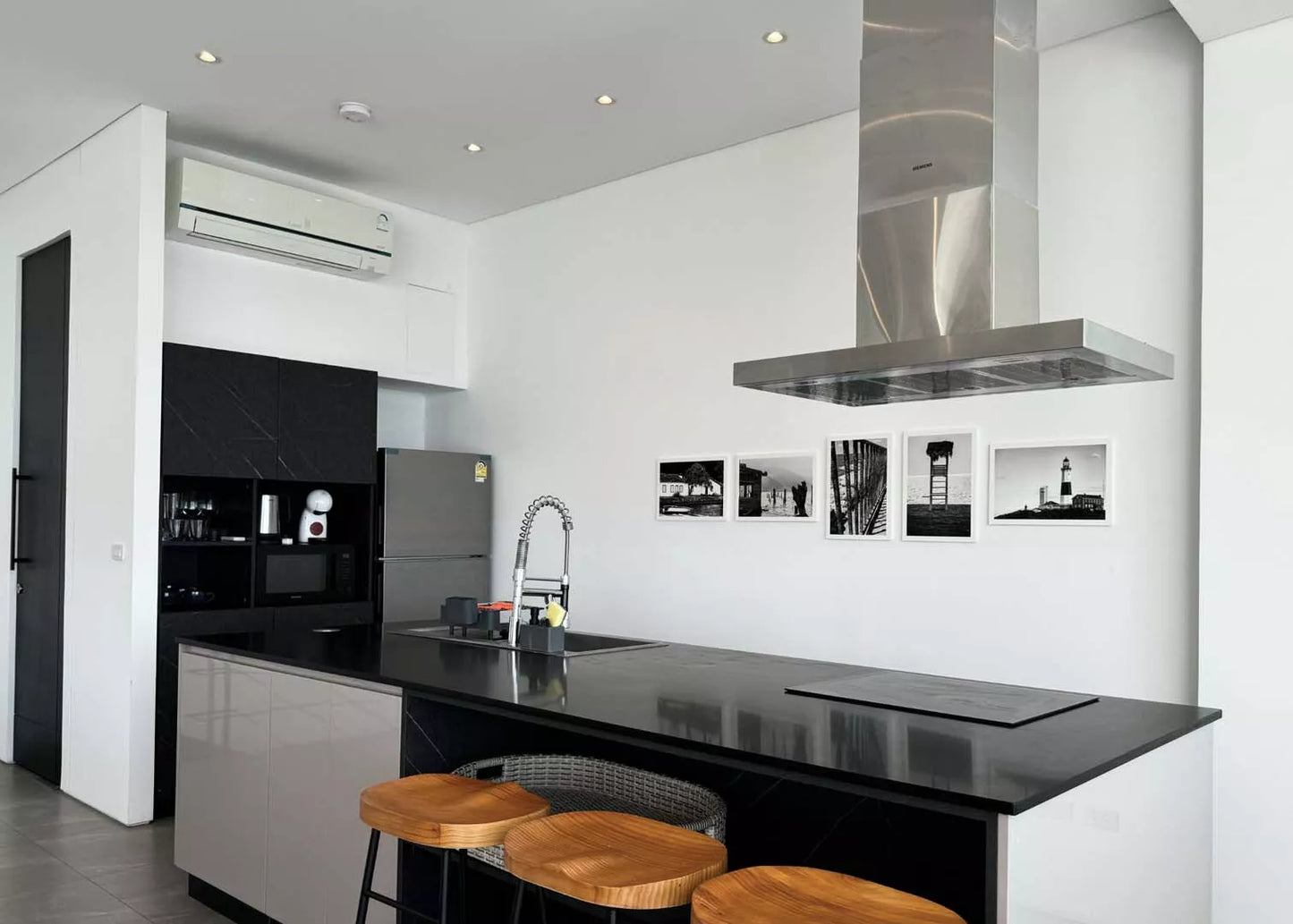 Seaview 2-bedrooms 2-storey villa on the rock in Bophut (large living room, kitchen, terrace, and infinity swimming pool , can be combined with similar neighbour villa up to 17 bedrooms)