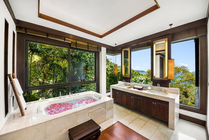 Seaview 8-bedrooms villa in Millionaire’s Mile Kamala beach (private gym, game room, trampoline, basketball ring, garden for catering; bathtub in each room)