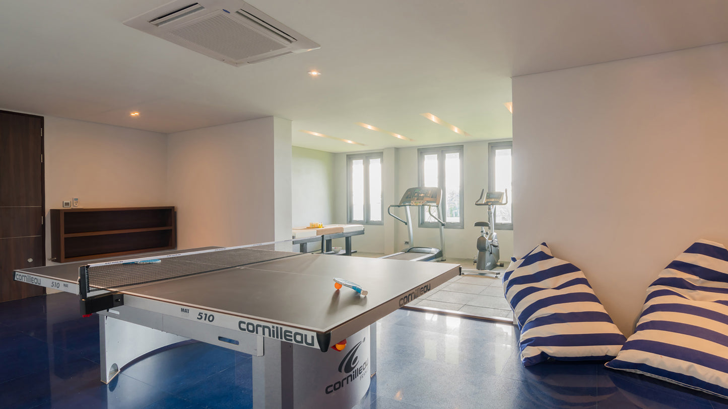 Seaview 8-bedrooms hillside panoramic villa (19-metre infinity pool, jacuzzi, expansive terraves, cinema, game room, gym and spa, fully services)