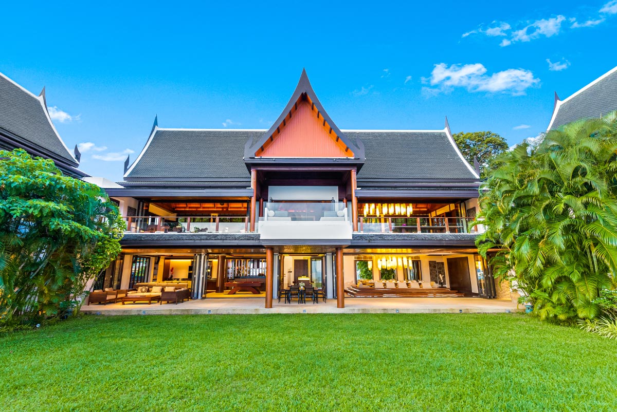 Seaview 8-bedrooms villa in Millionaire’s Mile Kamala beach (private gym, game room, trampoline, basketball ring, garden for catering; bathtub in each room)