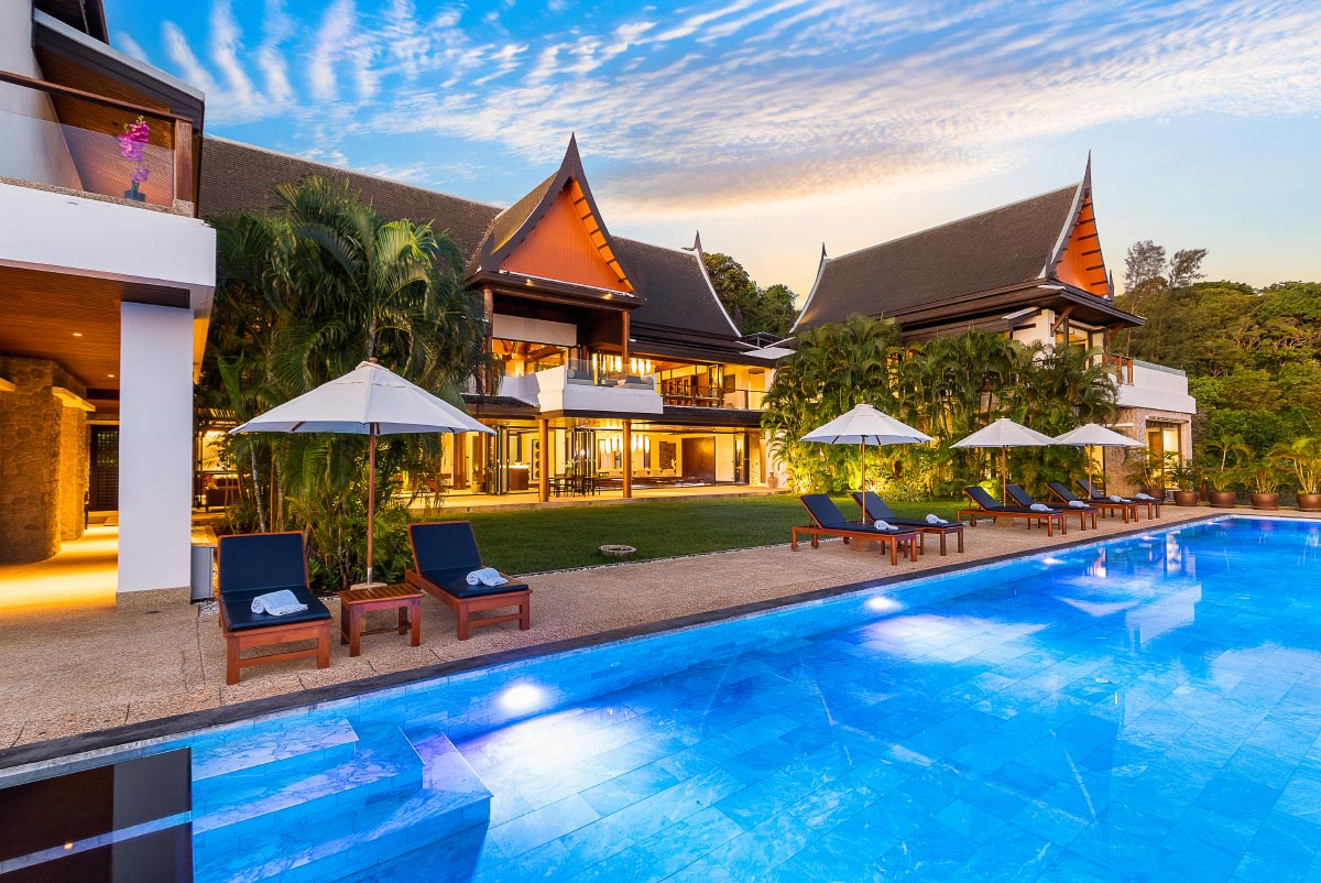 Seaview 8-bedrooms villa in Millionaire’s Mile Kamala beach (private gym, game room, trampoline, basketball ring, garden for catering; bathtub in each room)