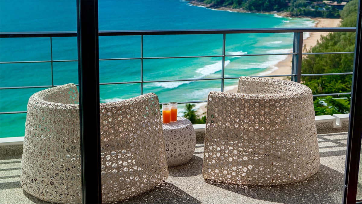 Seaview 5-bedrooms villa in Naithon beach (Piano, Tv room, private security area)