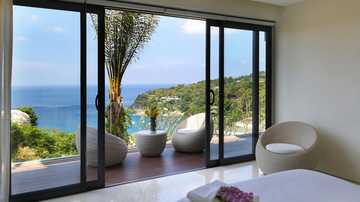 Seaview 8-bedrooms hillside panoramic villa (19-metre infinity pool, jacuzzi, expansive terraves, cinema, game room, gym and spa, fully services)