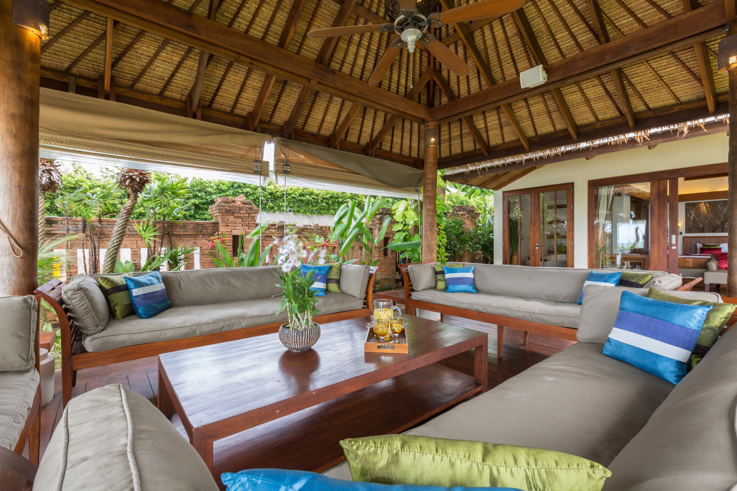 Beachfront 6-bedrooms full service villa with 17 - meters pool in Chaweng beach Koh Samui (Bbq area, big outdoor and indoor common area, great for retreats)