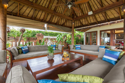 Beachfront 6-bedrooms full service villa with 17 - meters pool in Chaweng beach Koh Samui (Bbq area, big outdoor and indoor common area, great for retreats)