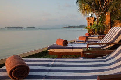 Beachfront 6-bedrooms full service villa with 17 - meters pool in Chaweng beach Koh Samui (Bbq area, big outdoor and indoor common area, great for retreats)