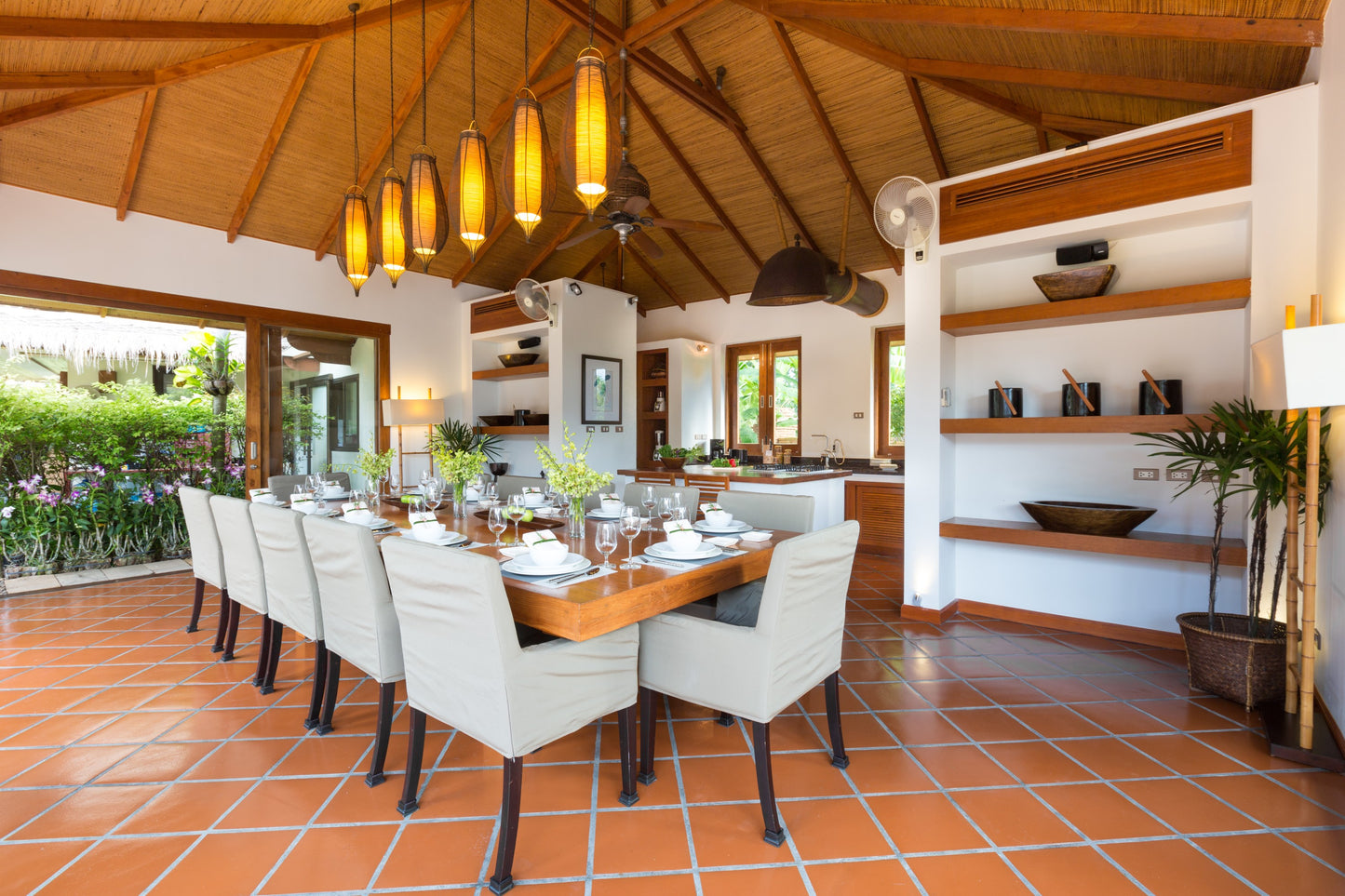 Beachfront 6-bedrooms full service villa with 17 - meters pool in Chaweng beach Koh Samui (Bbq area, big outdoor and indoor common area, great for retreats)