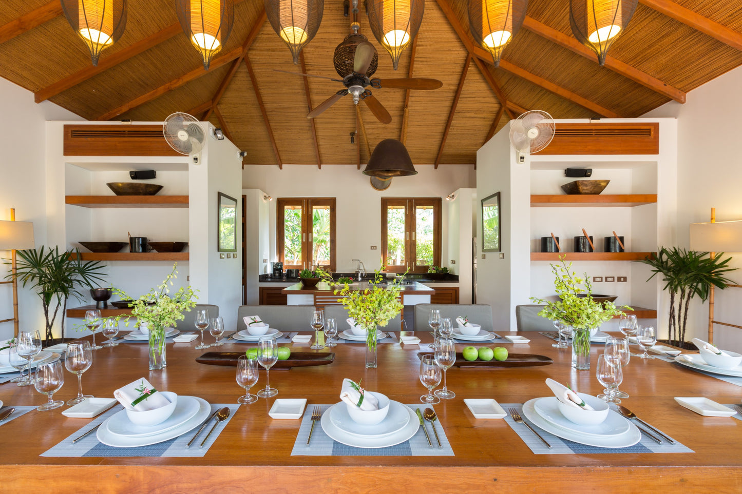 Beachfront 6-bedrooms full service villa with 17 - meters pool in Chaweng beach Koh Samui (Bbq area, big outdoor and indoor common area, great for retreats)