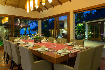 Beachfront 6-bedrooms full service villa with 17 - meters pool in Chaweng beach Koh Samui (Bbq area, big outdoor and indoor common area, great for retreats)