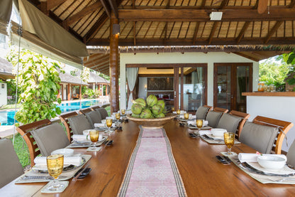 Beachfront 6-bedrooms full service villa with 17 - meters pool in Chaweng beach Koh Samui (Bbq area, big outdoor and indoor common area, great for retreats)