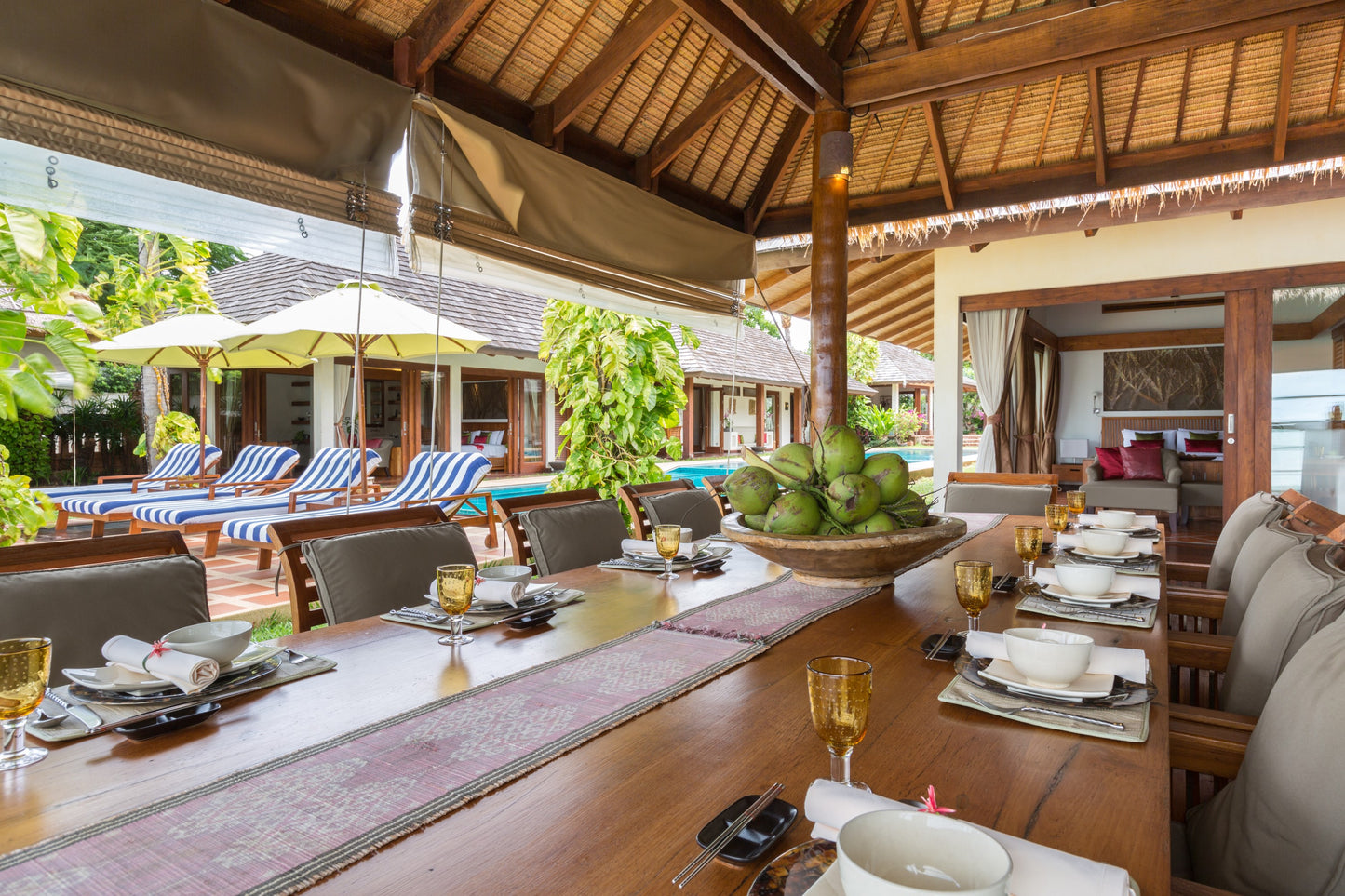 Beachfront 6-bedrooms full service villa with 17 - meters pool in Chaweng beach Koh Samui (Bbq area, big outdoor and indoor common area, great for retreats)