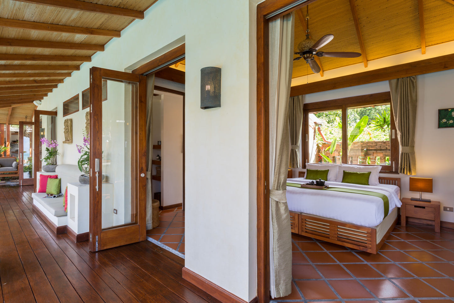 Beachfront 6-bedrooms full service villa with 17 - meters pool in Chaweng beach Koh Samui (Bbq area, big outdoor and indoor common area, great for retreats)