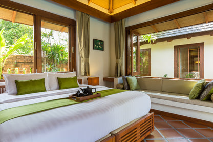 Beachfront 6-bedrooms full service villa with 17 - meters pool in Chaweng beach Koh Samui (Bbq area, big outdoor and indoor common area, great for retreats)