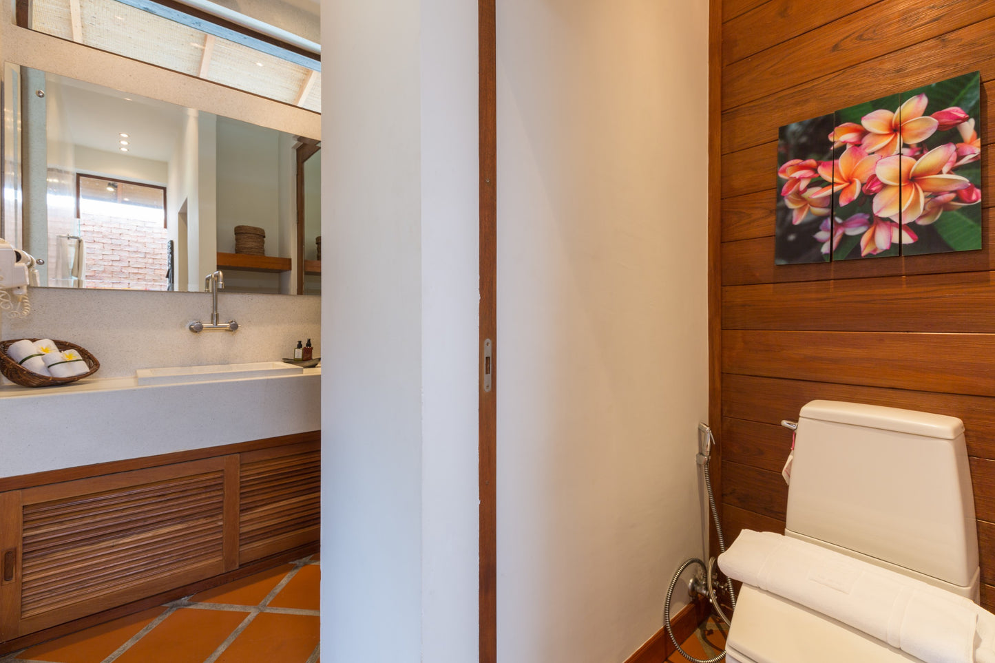 Beachfront 6-bedrooms full service villa with 17 - meters pool in Chaweng beach Koh Samui (Bbq area, big outdoor and indoor common area, great for retreats)