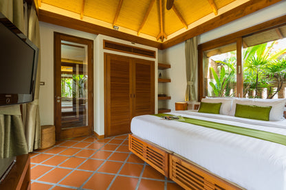 Beachfront 6-bedrooms full service villa with 17 - meters pool in Chaweng beach Koh Samui (Bbq area, big outdoor and indoor common area, great for retreats)