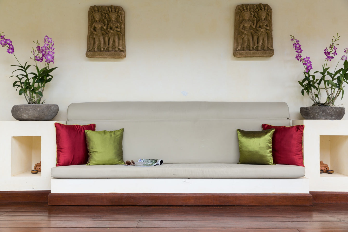 Beachfront 6-bedrooms full service villa with 17 - meters pool in Chaweng beach Koh Samui (Bbq area, big outdoor and indoor common area, great for retreats)