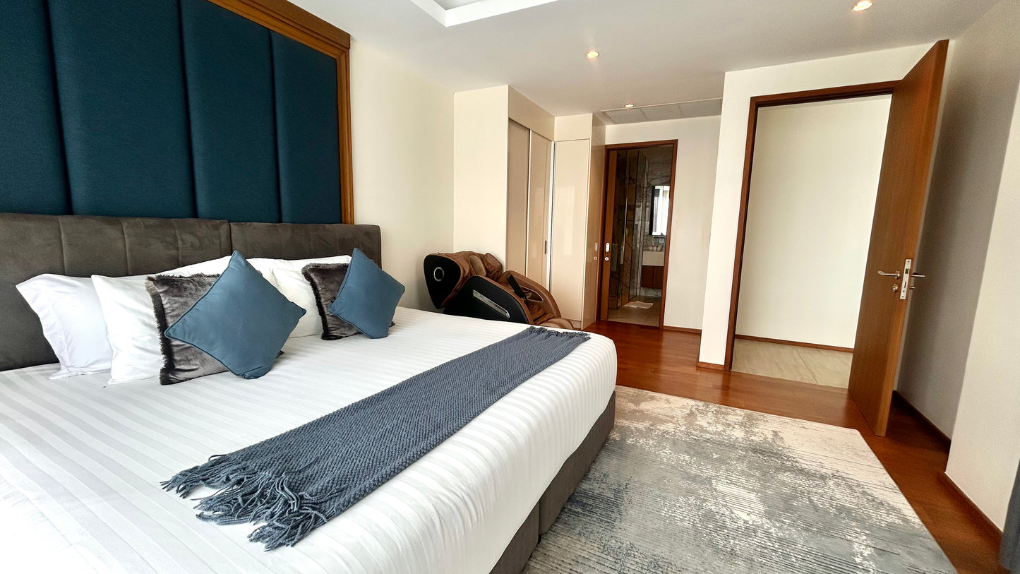 Lake view 3-bedrooms apartment in Bangtao beach (roof top with swimming pool and bbg, large terrace and living room)