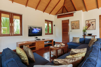 Beachfront 6-bedrooms full service villa with 17 - meters pool in Chaweng beach Koh Samui (Bbq area, big outdoor and indoor common area, great for retreats)