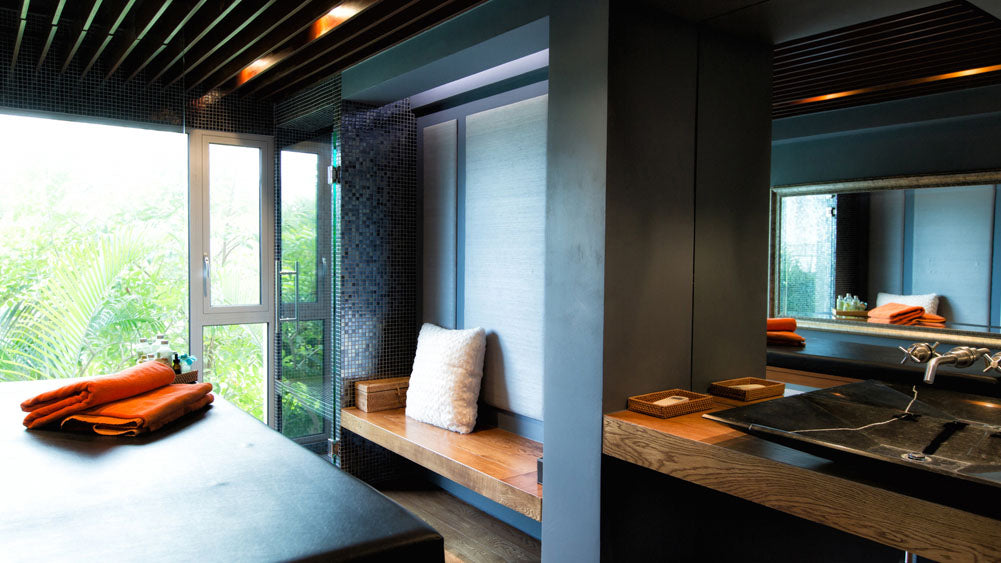 Panoramic sunset seaview hillside 4-bedrooms villa in Surin beach (infinity pool, gym, children's playroom, jacuzzi, full service with private chef)