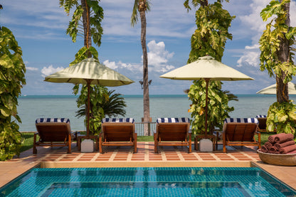 Beachfront 6-bedrooms full service villa with 17 - meters pool in Chaweng beach Koh Samui (Bbq area, big outdoor and indoor common area, great for retreats)