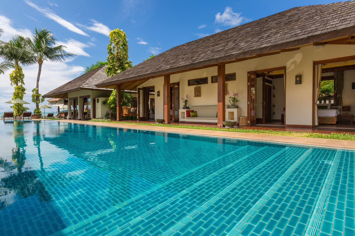 Beachfront 6-bedrooms full service villa with 17 - meters pool in Chaweng beach Koh Samui (Bbq area, big outdoor and indoor common area, great for retreats)