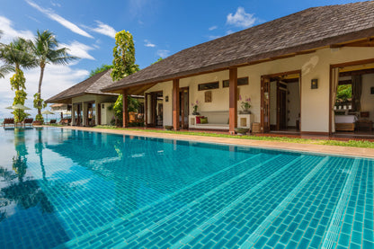 Beachfront 6-bedrooms full service villa with 17 - meters pool in Chaweng beach Koh Samui (Bbq area, big outdoor and indoor common area, great for retreats)
