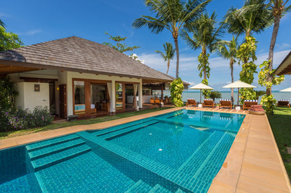 Beachfront 6-bedrooms full service villa with 17 - meters pool in Chaweng beach Koh Samui (Bbq area, big outdoor and indoor common area, great for retreats)
