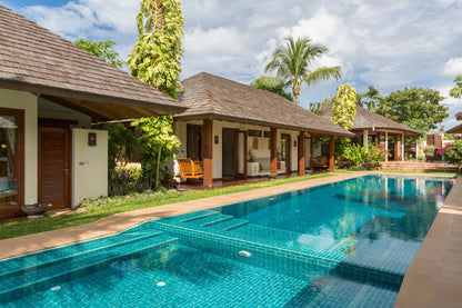 Beachfront 6-bedrooms full service villa with 17 - meters pool in Chaweng beach Koh Samui (Bbq area, big outdoor and indoor common area, great for retreats)