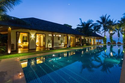 Beachfront 6-bedrooms full service villa with 17 - meters pool in Chaweng beach Koh Samui (Bbq area, big outdoor and indoor common area, great for retreats)
