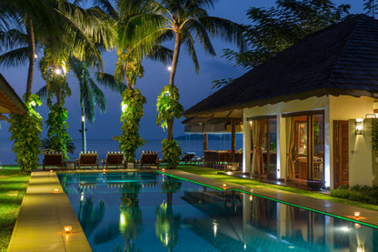 Beachfront 6-bedrooms full service villa with 17 - meters pool in Chaweng beach Koh Samui (Bbq area, big outdoor and indoor common area, great for retreats)