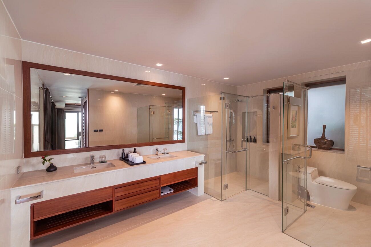 The Charming rock seaview 5-bedrooms villa on Millionaire’s Mile in Kamala beach (with private entrance to the beach)