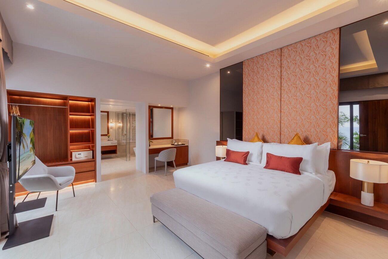 The Charming rock seaview 5-bedrooms villa on Millionaire’s Mile in Kamala beach (with private entrance to the beach)