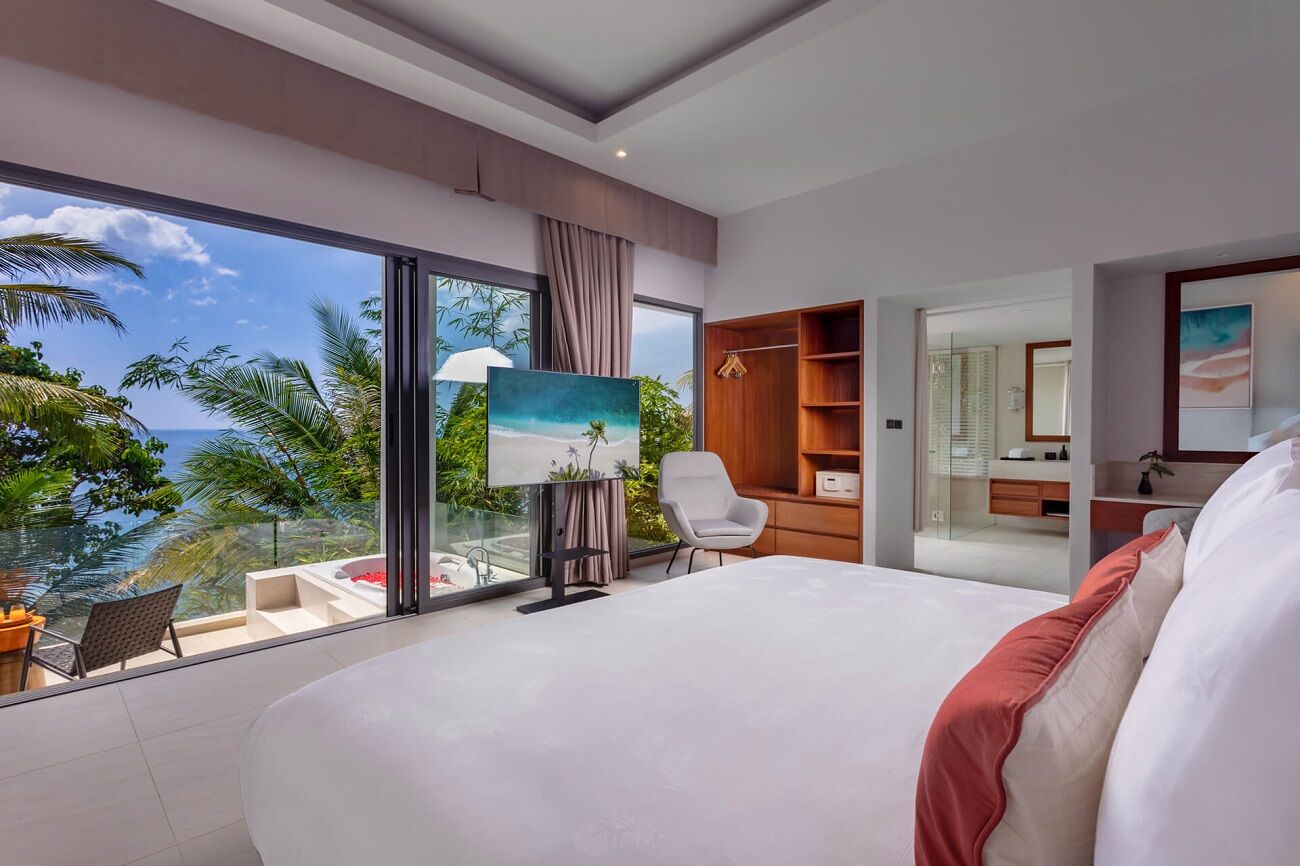 The Charming rock seaview 5-bedrooms villa on Millionaire’s Mile in Kamala beach (with private entrance to the beach)