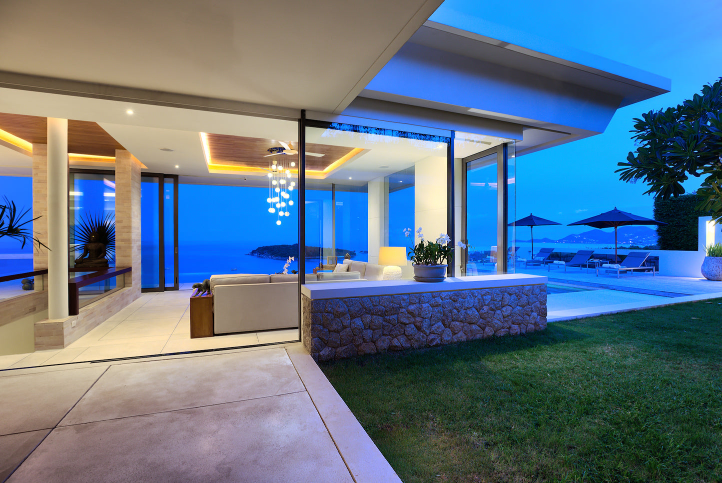 Seaview 5-bedrooms villa with infinity pool in Chaweng beach Koh Samui (private cinema, all service)