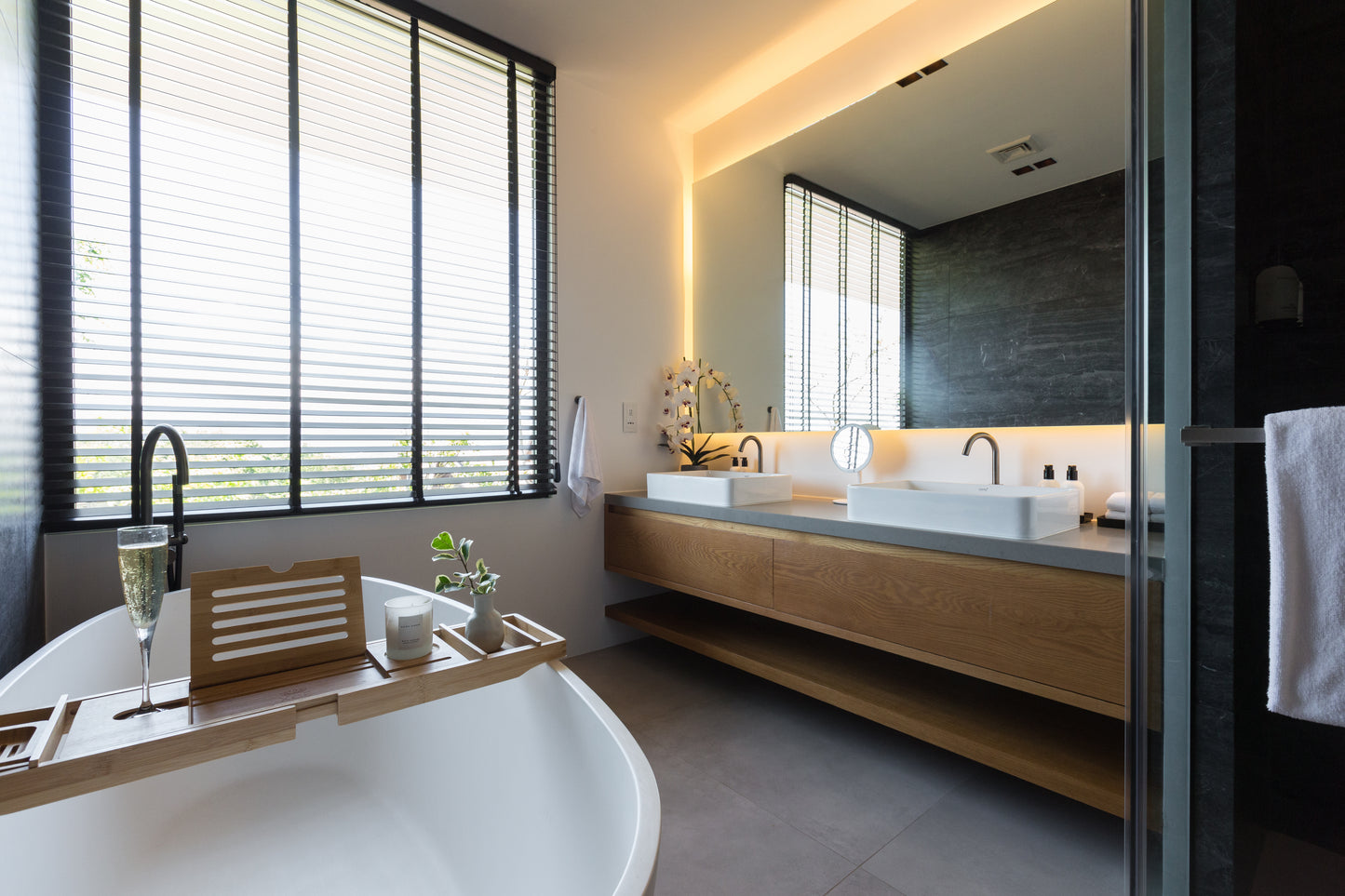 Stunning seaview 5-bedrooms villa on the hill on North Chaweng (could be combined with neighbor 4bd villa, for events max. 60 guests)