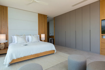 Stunning seaview 5-bedrooms villa on the hill on North Chaweng (could be combined with neighbor 4bd villa, for events max. 60 guests)