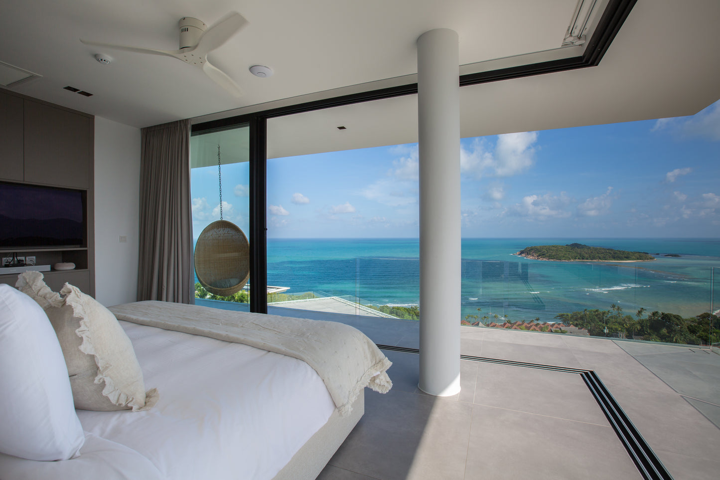 Stunning seaview 5-bedrooms villa on the hill on North Chaweng (could be combined with neighbor 4bd villa, for events max. 60 guests)