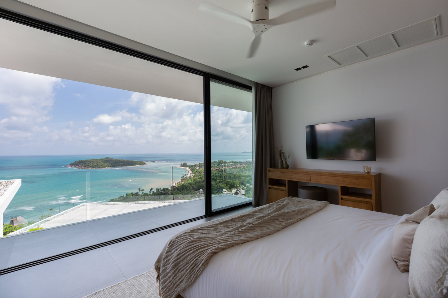 Stunning seaview 5-bedrooms villa on the hill on North Chaweng (could be combined with neighbor 4bd villa, for events max. 60 guests)