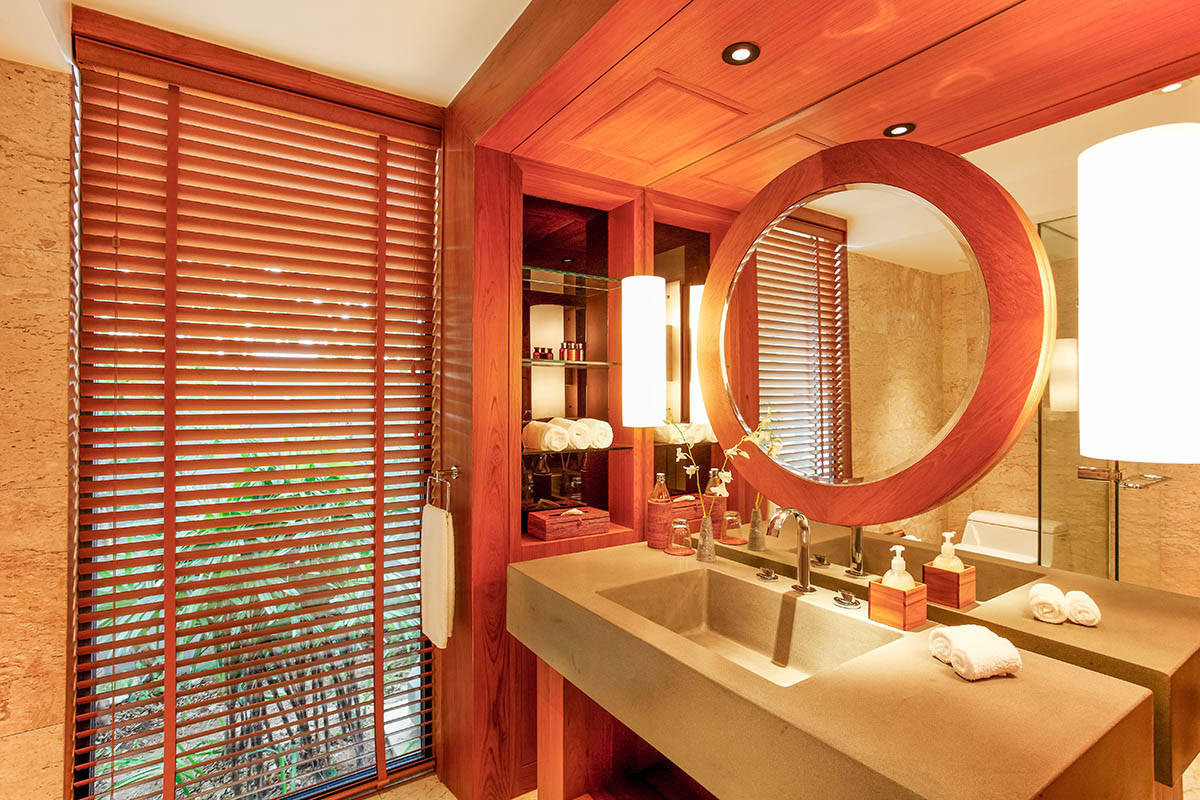 Beachfront 7-bedrooms paradise villa in Natai beach (with 20-metre pool, big spa zone)