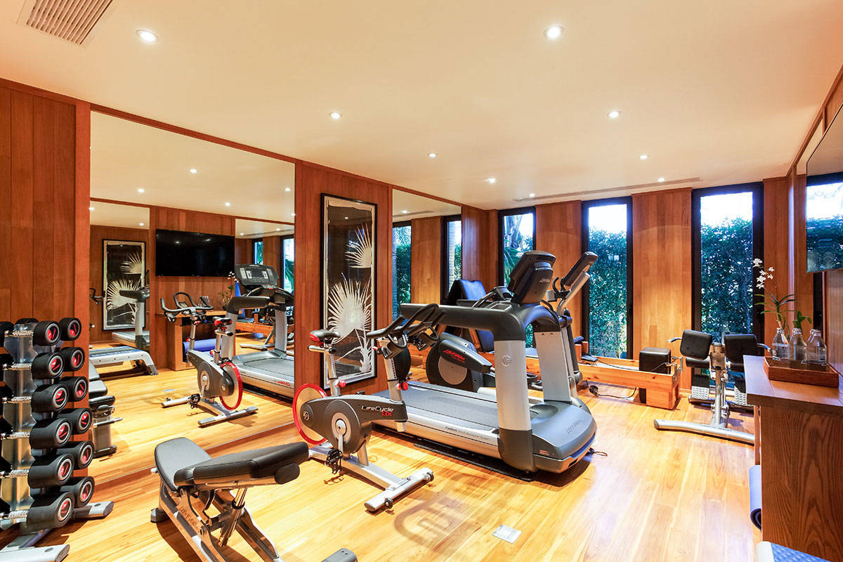 Beachfront 7-bedrooms paradise villa in Natai beach (with 20-metre pool, big spa zone)