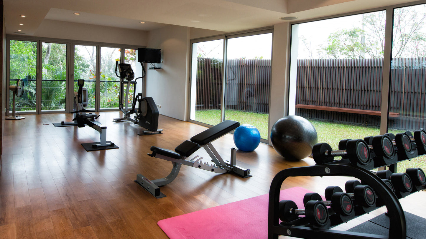 Panoramic sunset seaview hillside 4-bedrooms villa in Surin beach (infinity pool, gym, children's playroom, jacuzzi, full service with private chef)