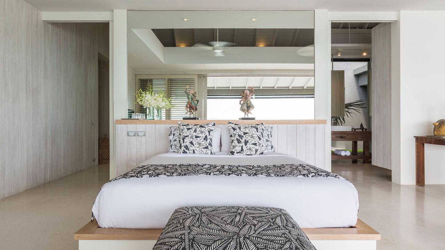 Seaview 6-bedrooms sunset side villa on the rock in Taling Ngam beach (up to 60 guest events, big bedrooms, clifftop infinity pool, private big gym, huge living room)