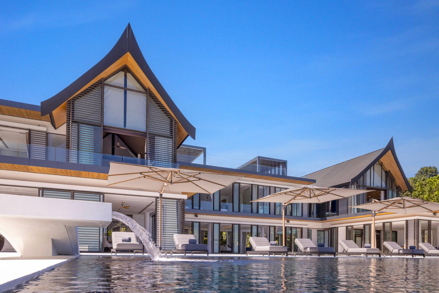 Beachfront 7-bedrooms with private beach villa in Cape Yamu (sauna, cinema room, game room, 2 infinity swimming pools, bar, BBQ)