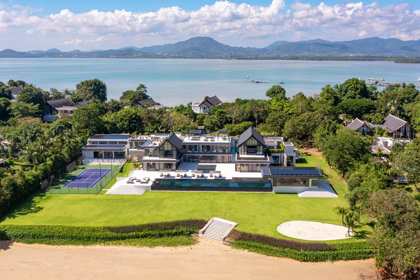 Beachfront 7-bedrooms with private beach villa in Cape Yamu (sauna, cinema room, game room, 2 infinity swimming pools, bar, BBQ)