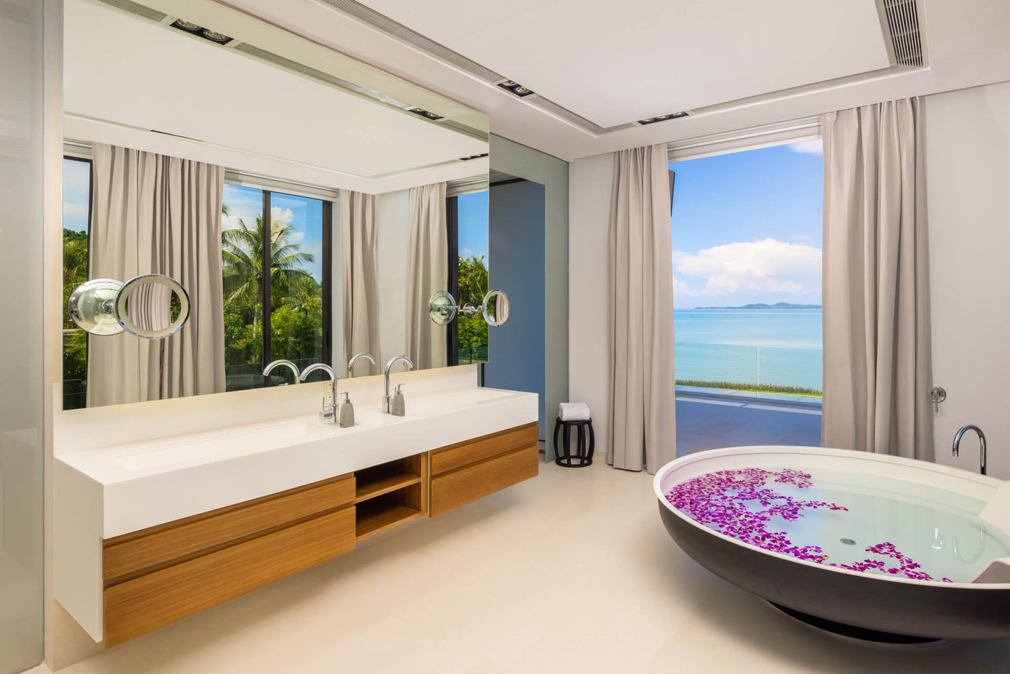 Beachfront 7-bedrooms with private beach villa in Cape Yamu (sauna, cinema room, game room, 2 infinity swimming pools, bar, BBQ)