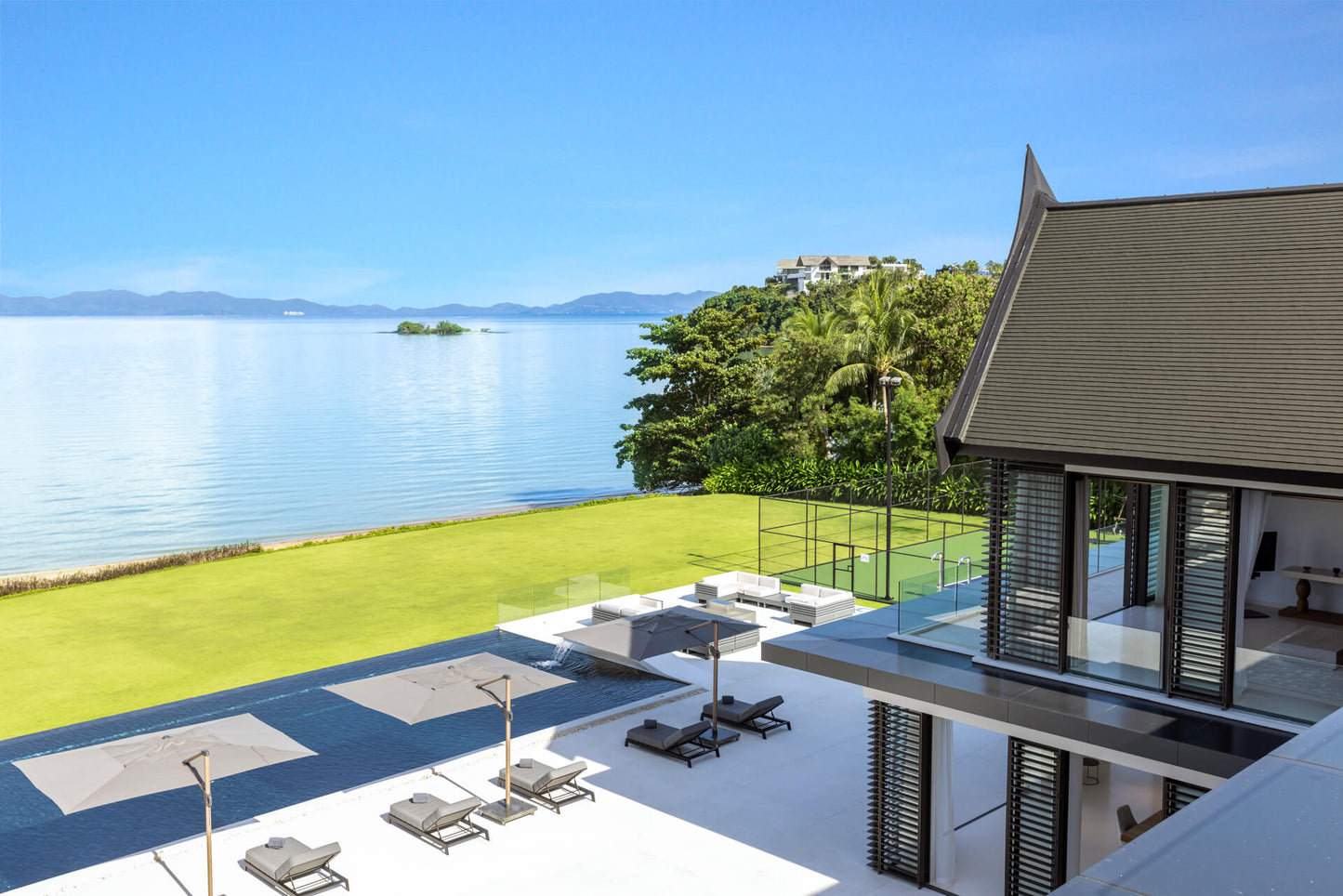 Beachfront 7-bedrooms with private beach villa in Cape Yamu (sauna, cinema room, game room, 2 infinity swimming pools, bar, BBQ)