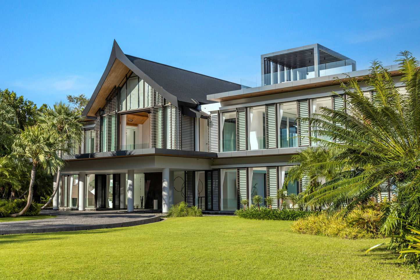 Beachfront 7-bedrooms with private beach villa in Cape Yamu (sauna, cinema room, game room, 2 infinity swimming pools, bar, BBQ)