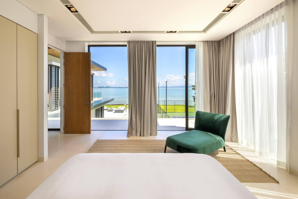 Beachfront 7-bedrooms with private beach villa in Cape Yamu (sauna, cinema room, game room, 2 infinity swimming pools, bar, BBQ)