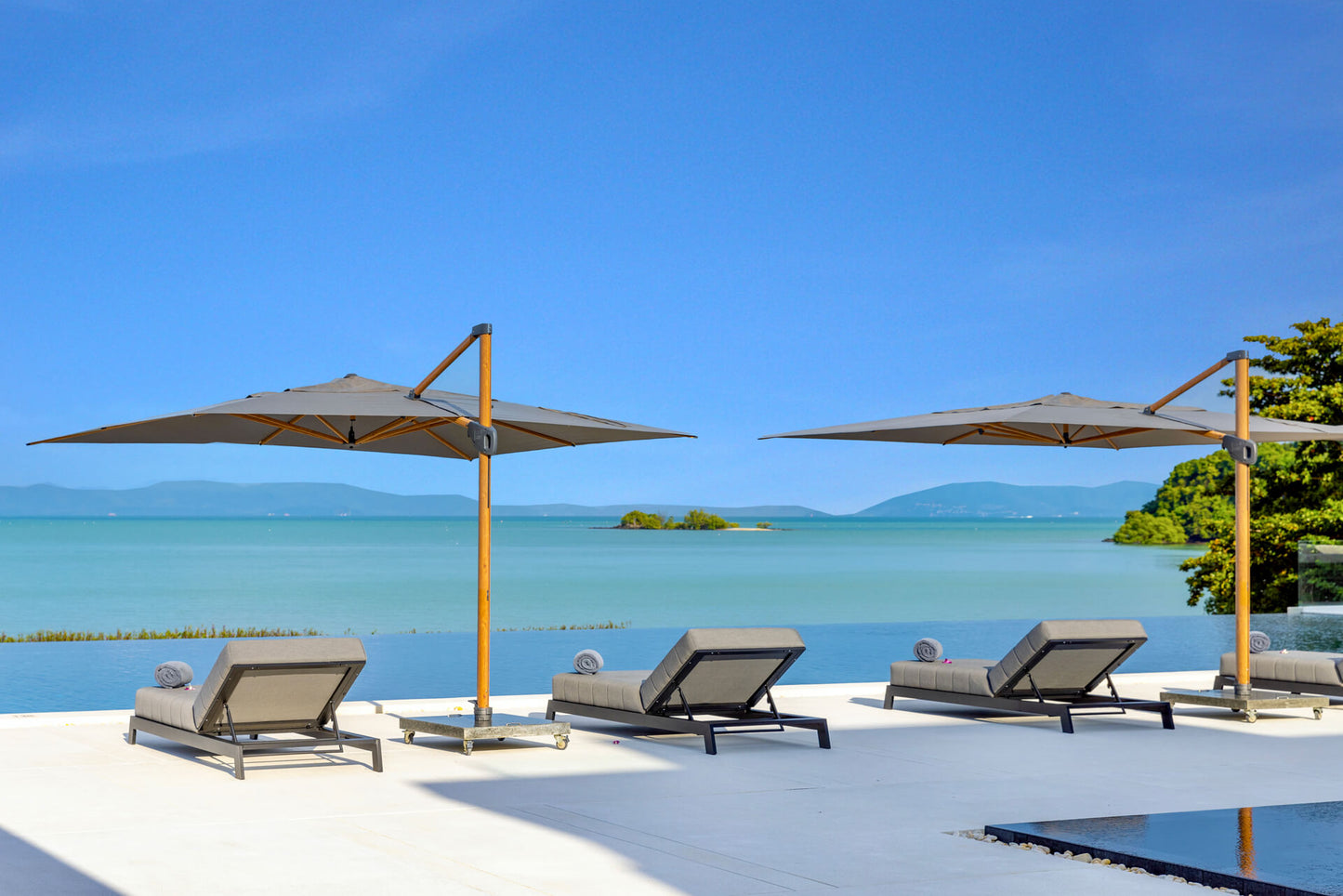 Beachfront 7-bedrooms with private beach villa in Cape Yamu (sauna, cinema room, game room, 2 infinity swimming pools, bar, BBQ)